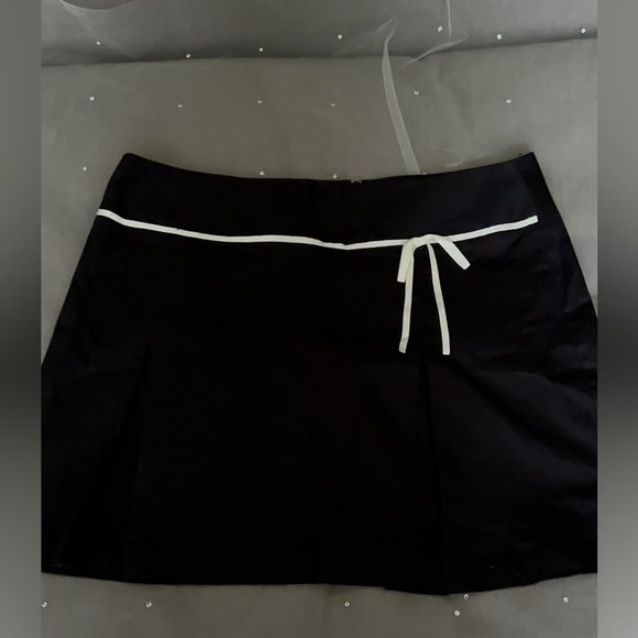 Mid Rise Bow Mini A-Line Skirt - Picture 8 of 13